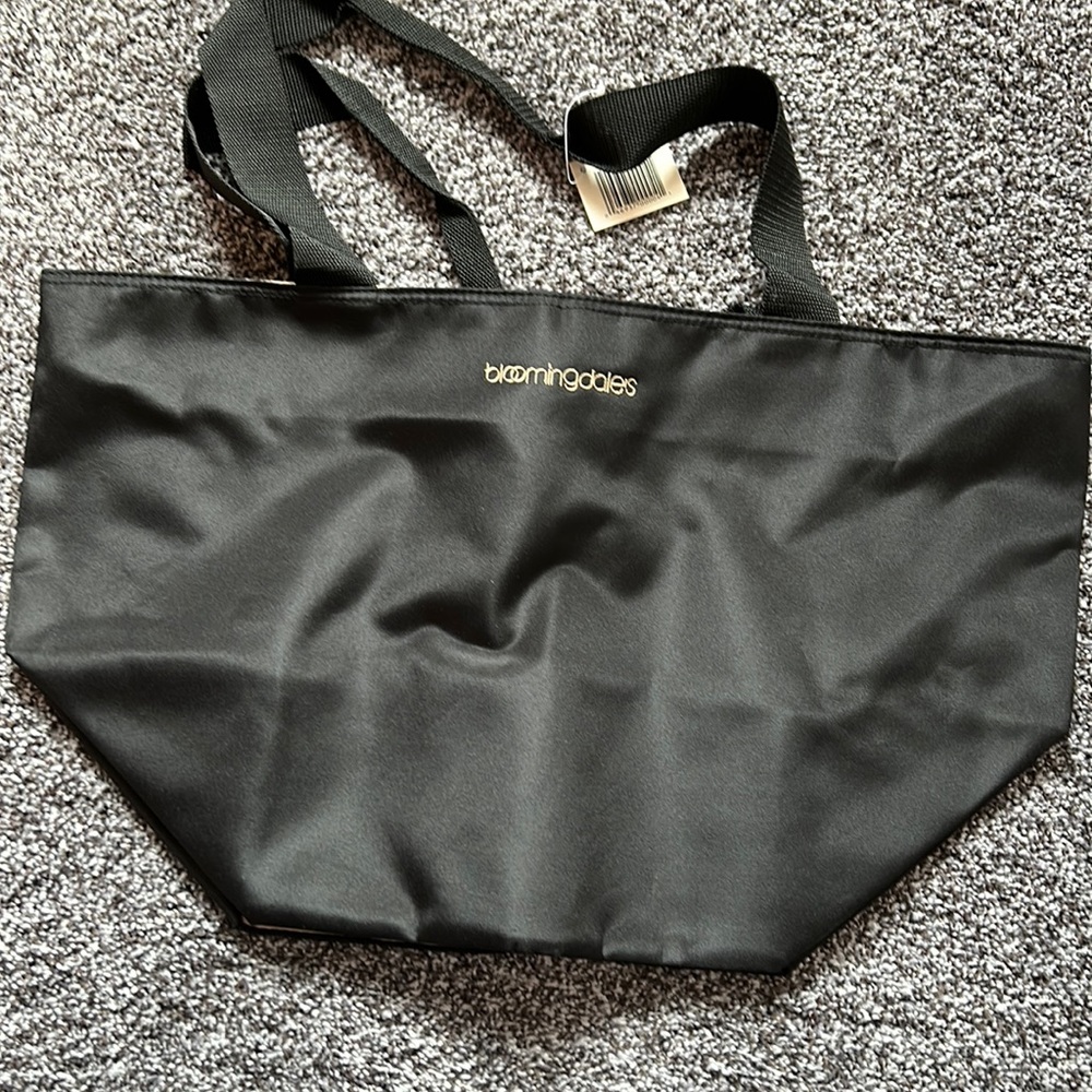 Bloomingdale’s zippered tote